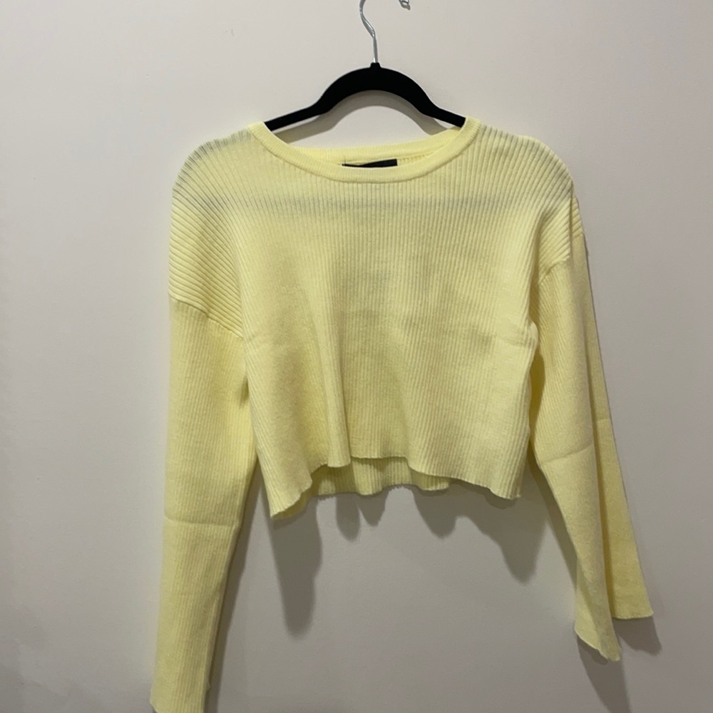🌻yellow bell sleeve crop sweater